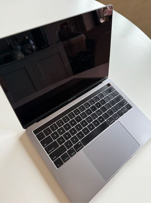 MacBook Pro 13” (2017) – i5 3.1 GHz – 8 GB – 256 GB – Excelente Estado
