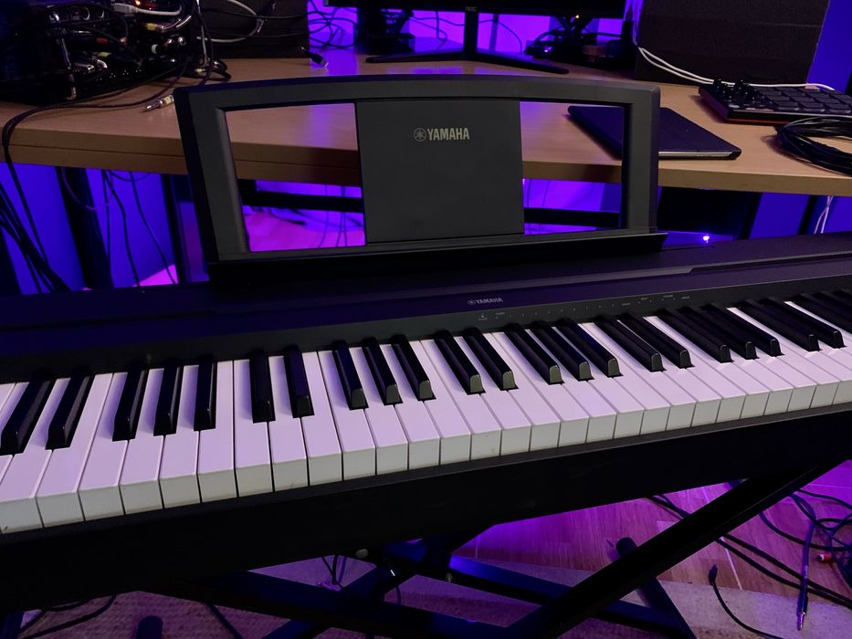 Piano Yamaha p 35