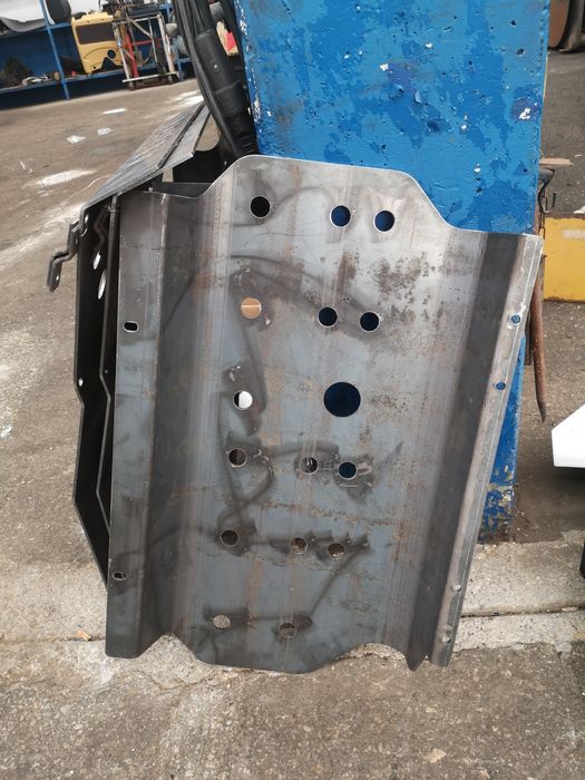 Resguardo deposito combustível  Pajero MK 1 / V20 / Hyundai Gall