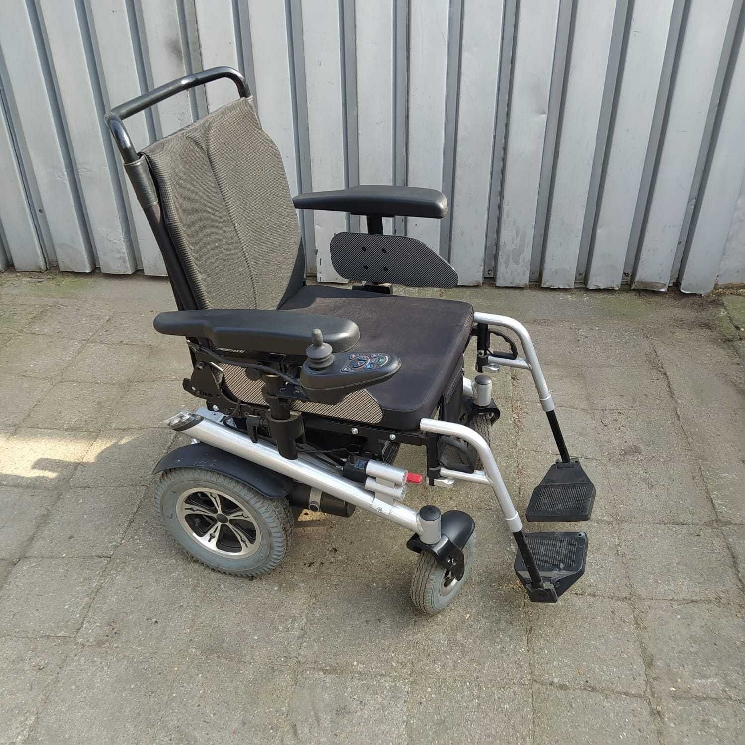 Wózek inwalidzki VITEACARE - praktycznie nowy.