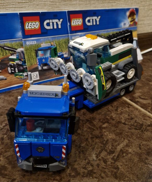Конструктор LEGO City Кормозбиральний комбайн (60223)