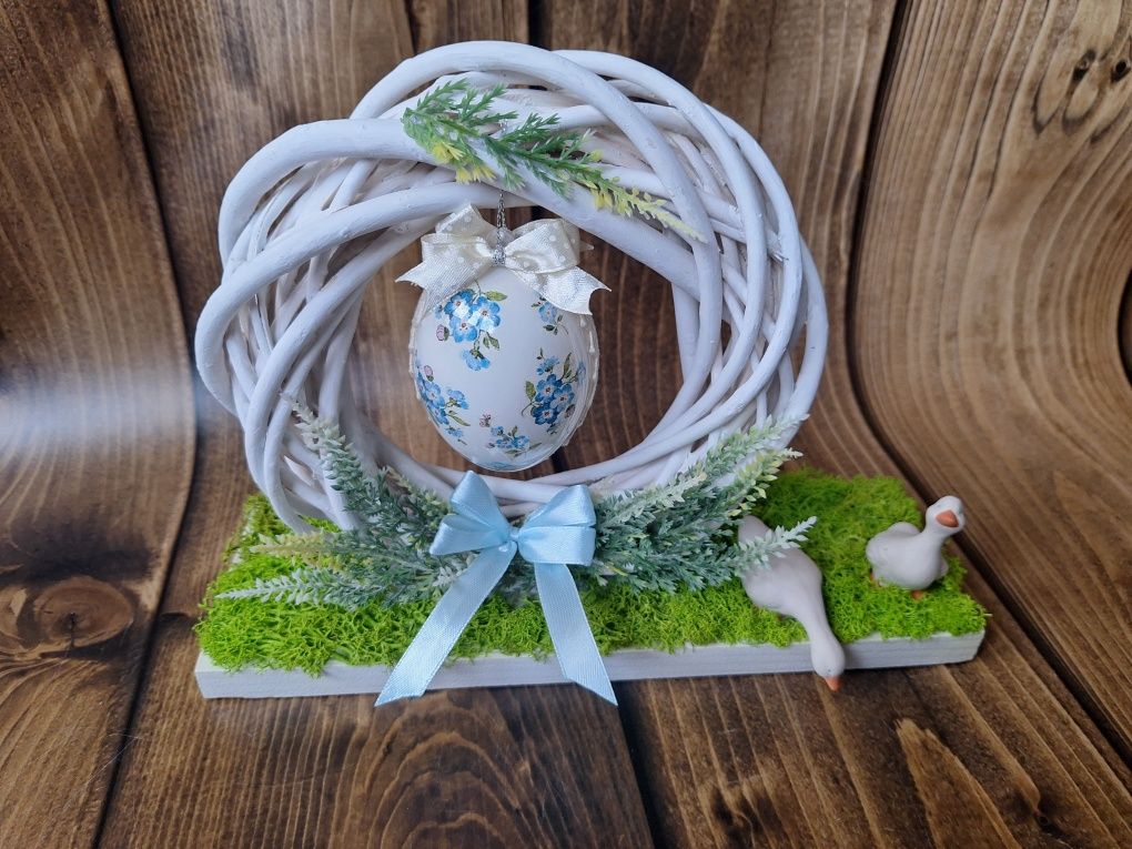 Stroik Wielkanocny z wiankiem i gąskami na mchu chrobotku - handmade