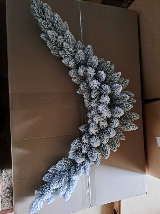 Świąteczne śnieżnobiałe stroiki  na drzwi komode kominek stół prezent