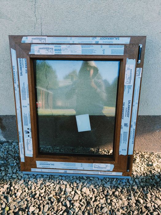 okno małe 780mm x 680mm złoty dąb