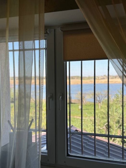 Продам шикарный 2 эт дом  берег реки Новоселовка