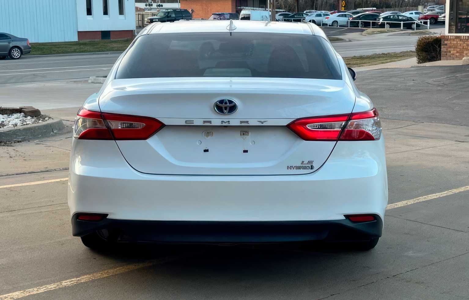 2019 Toyota Camry Hybrid LE