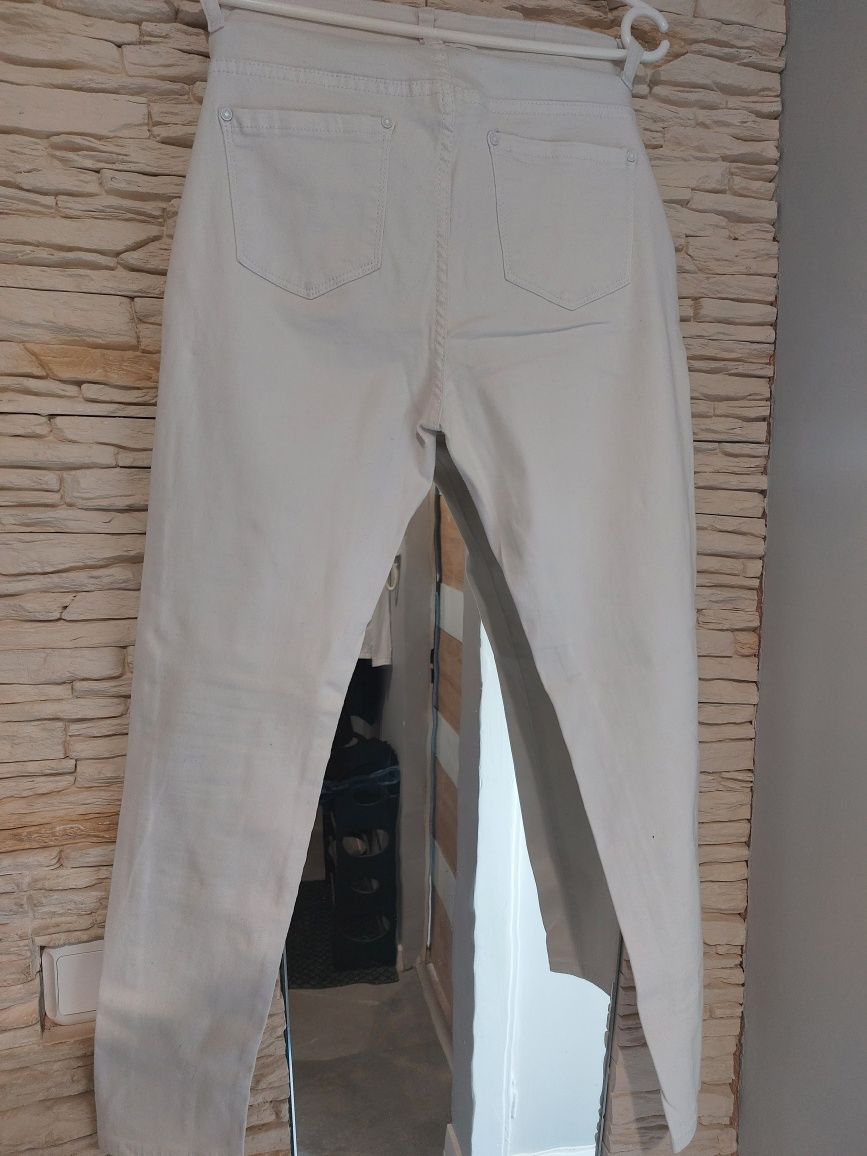 Białe jeansy Ds Fashion