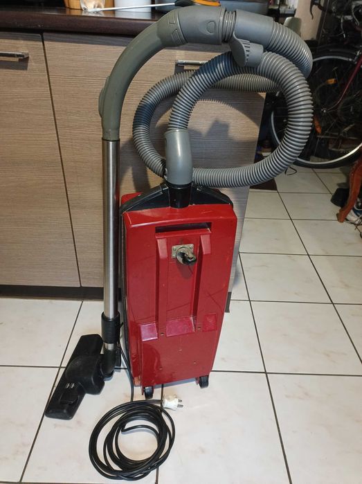 Пылесос Артем 762