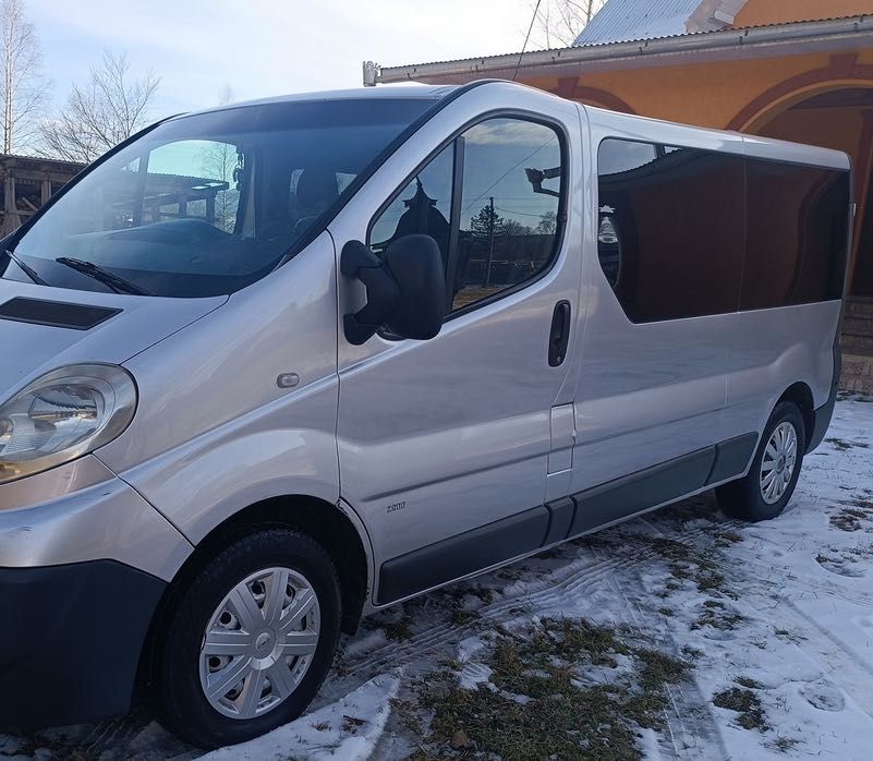 Оренда Опель Віваро з водієм