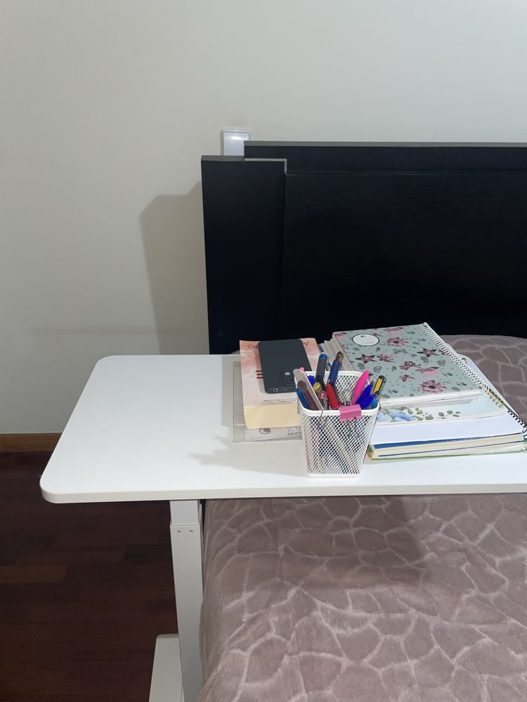 Mesa de apoio portátil e regulável