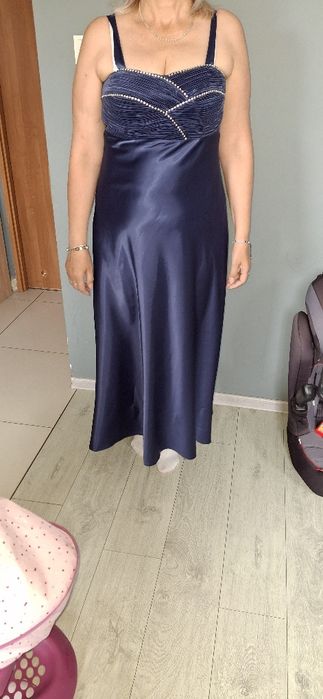 Długa sukienka satyna wesele