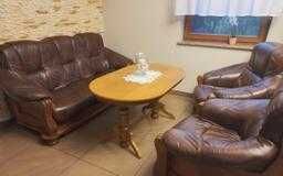 Sprzedam komplet wypoczynkowy z ławą i komodą.