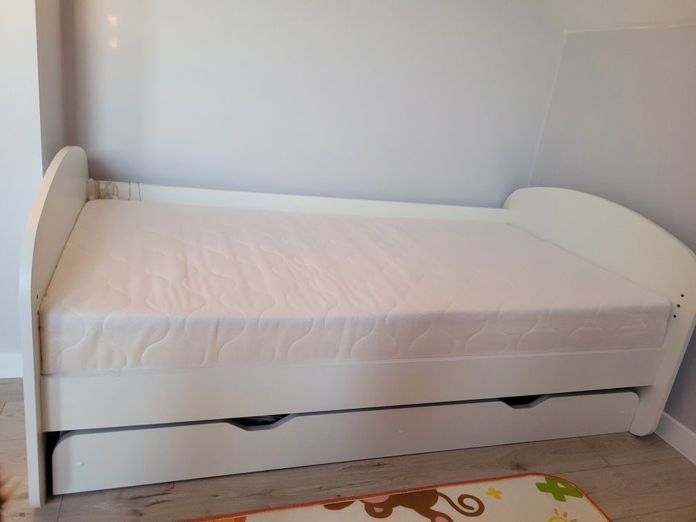 Białe łóżko dla dziacka 160x90 materac i szuflada