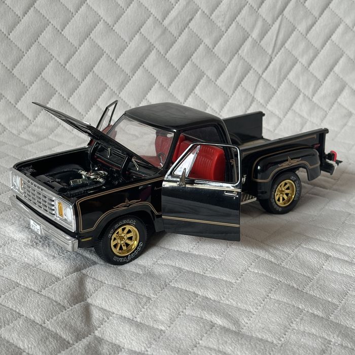 1:18 ERTL Dodge Pickup Truck american