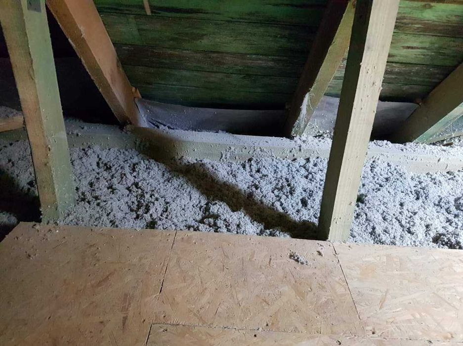 Ocieplenie celulozą-celuloza wdmuchiwana, docieplanie dachu, piana PUR