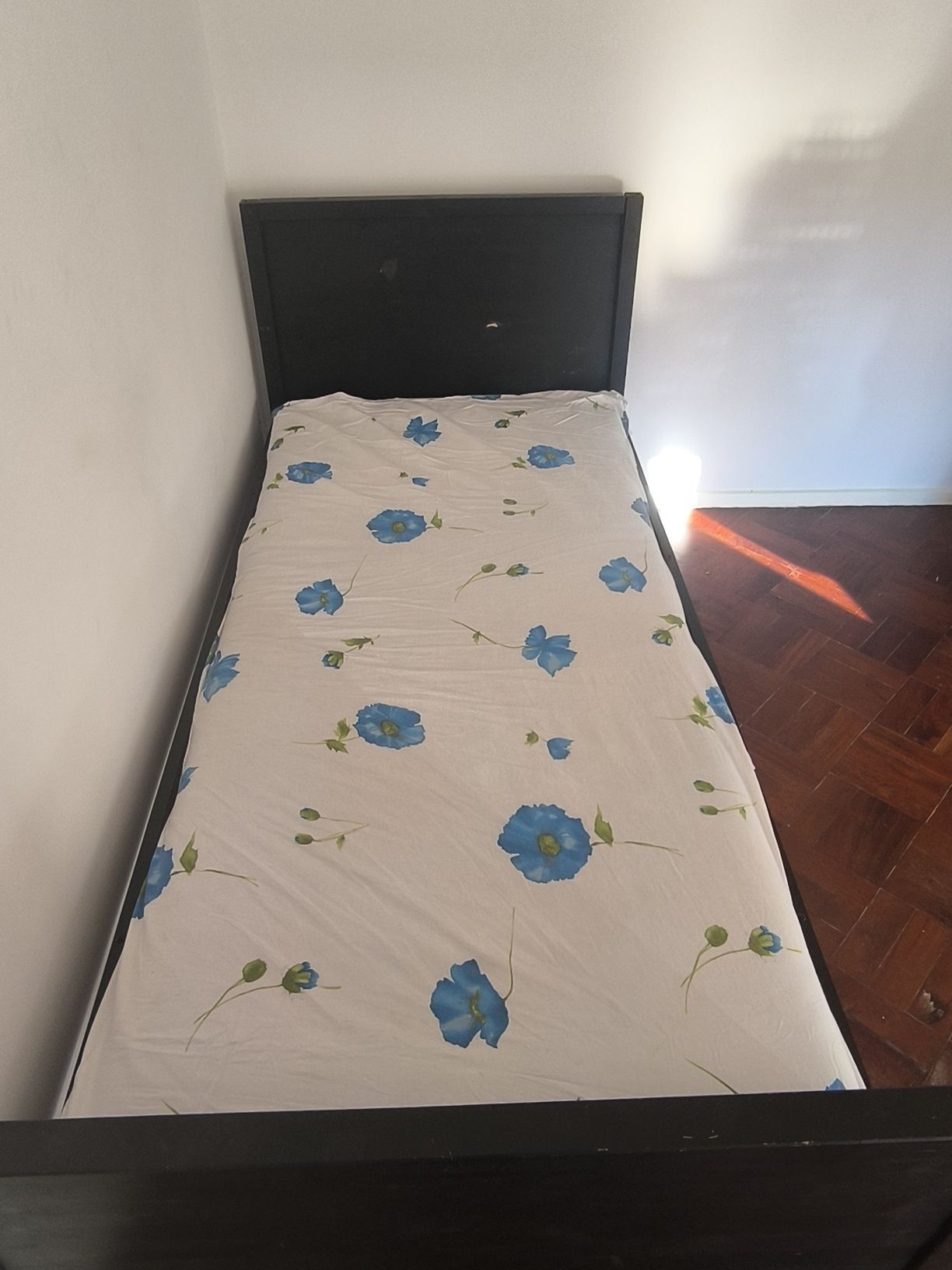 Recheio de casa ( cama, tv, frigorífico, máquina de lavar, comoda)