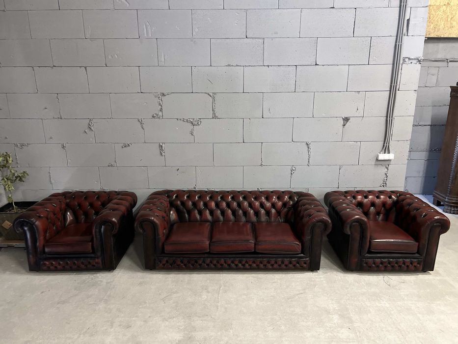Вишуканий англійський комплект Chesterfield - диван та 2 крісла.