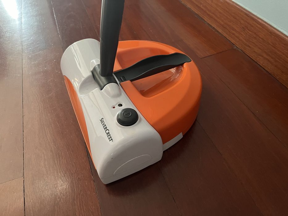 Aspirador vertical Silvercast a bateria