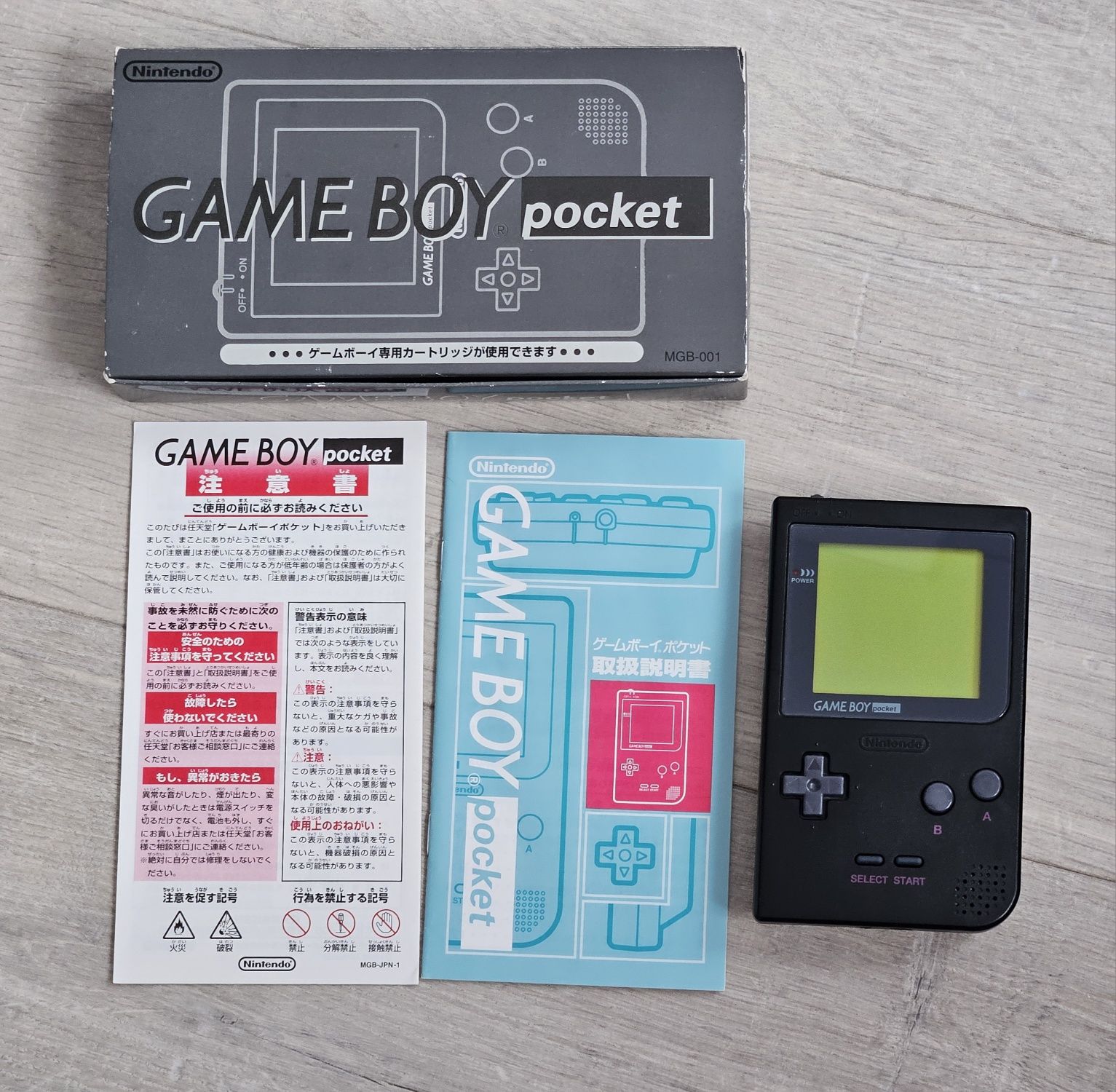 Konsola Nintendo Game Boy Pocket czarny z Japonii komplet CIB pudełko