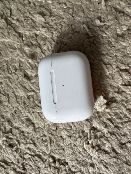 Кейс для наушников Apple Airpods