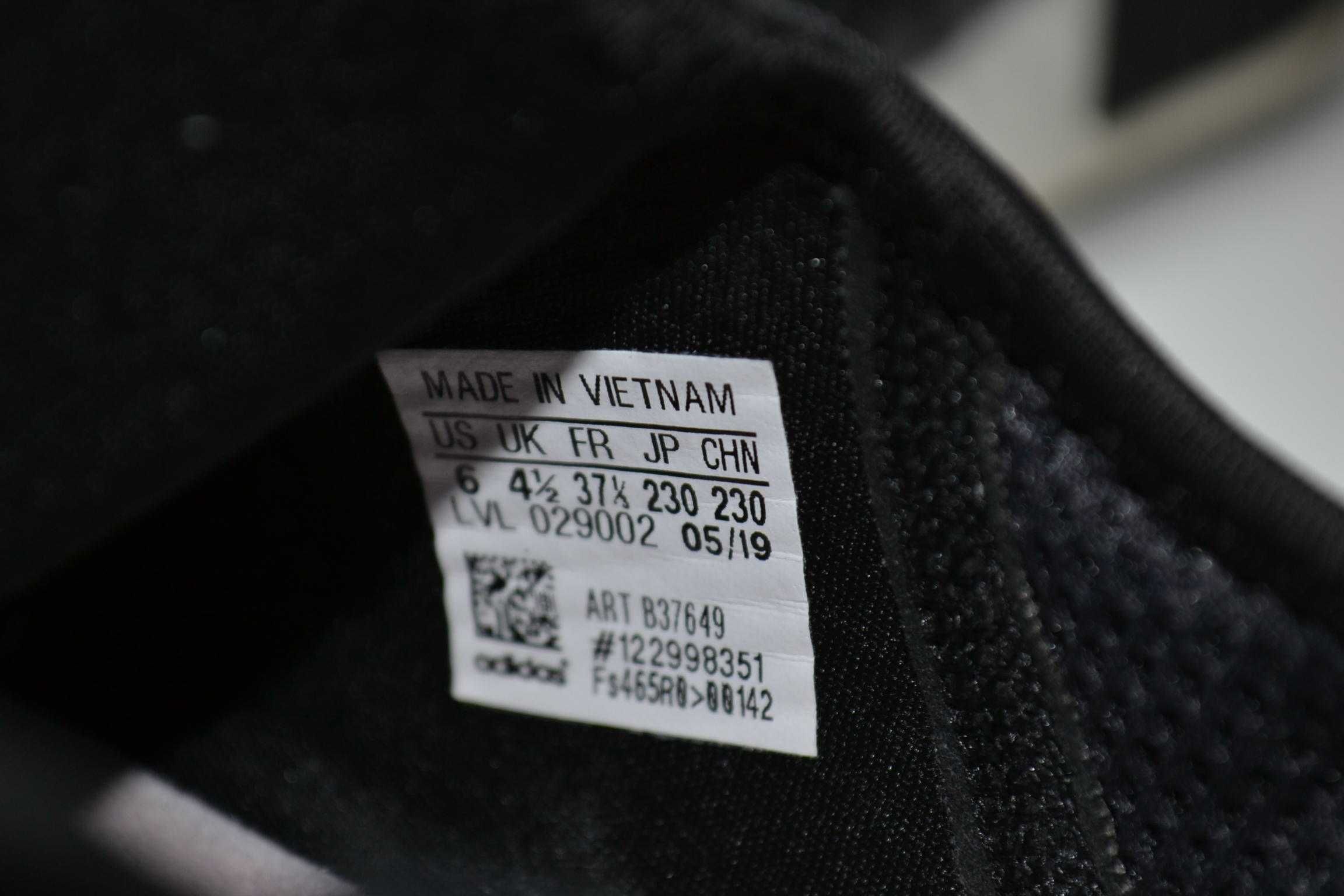 adidas nmd r1 кроссовки 37р  оригинал