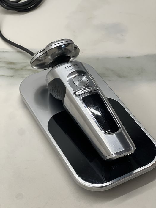 Электробритва Philips SP9861
