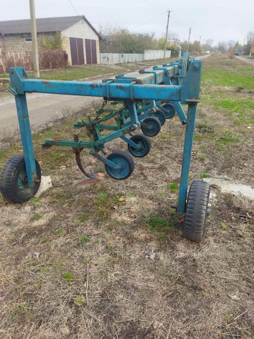 Продам міжрядний культиватор 9 секцій