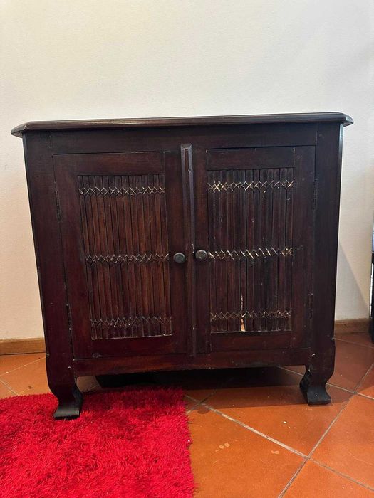 Móvel baixo 2 portas em madeira – 80×45×74 cm