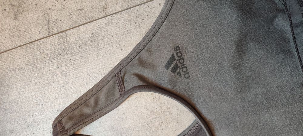Adidas biustonosz sportowy M
