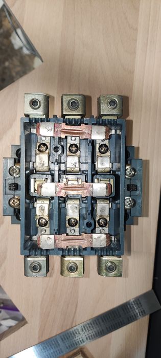 Контактор 100А котушка 220v
