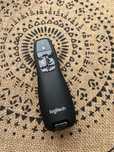 Bezprzewodowy prezenter pilot do prezentacji laser Logitech R400