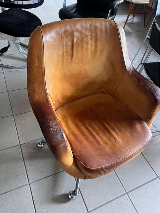 Cassina wloski fotel obrotowy do biurka. Projekt Olli Mannermaa