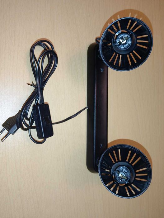 Светильник  направленный на две лампы . Люстра