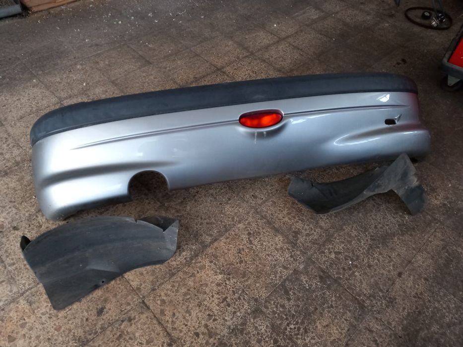 Para-choques de tras farolim stop e resguardos de cave de roda peugeot