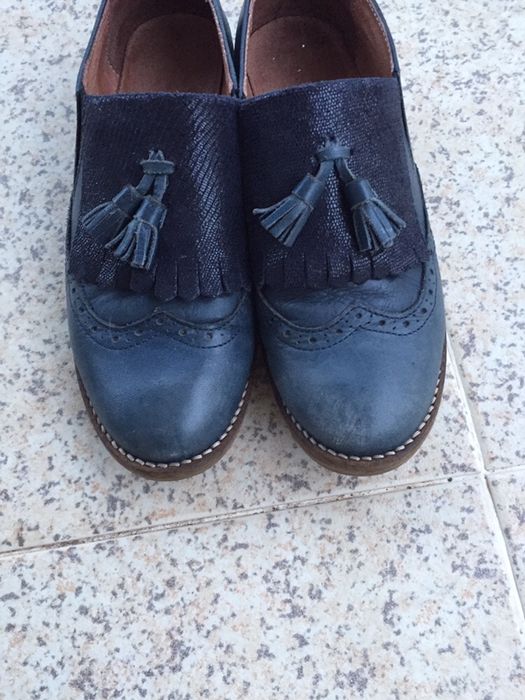 Sapatos azuis
