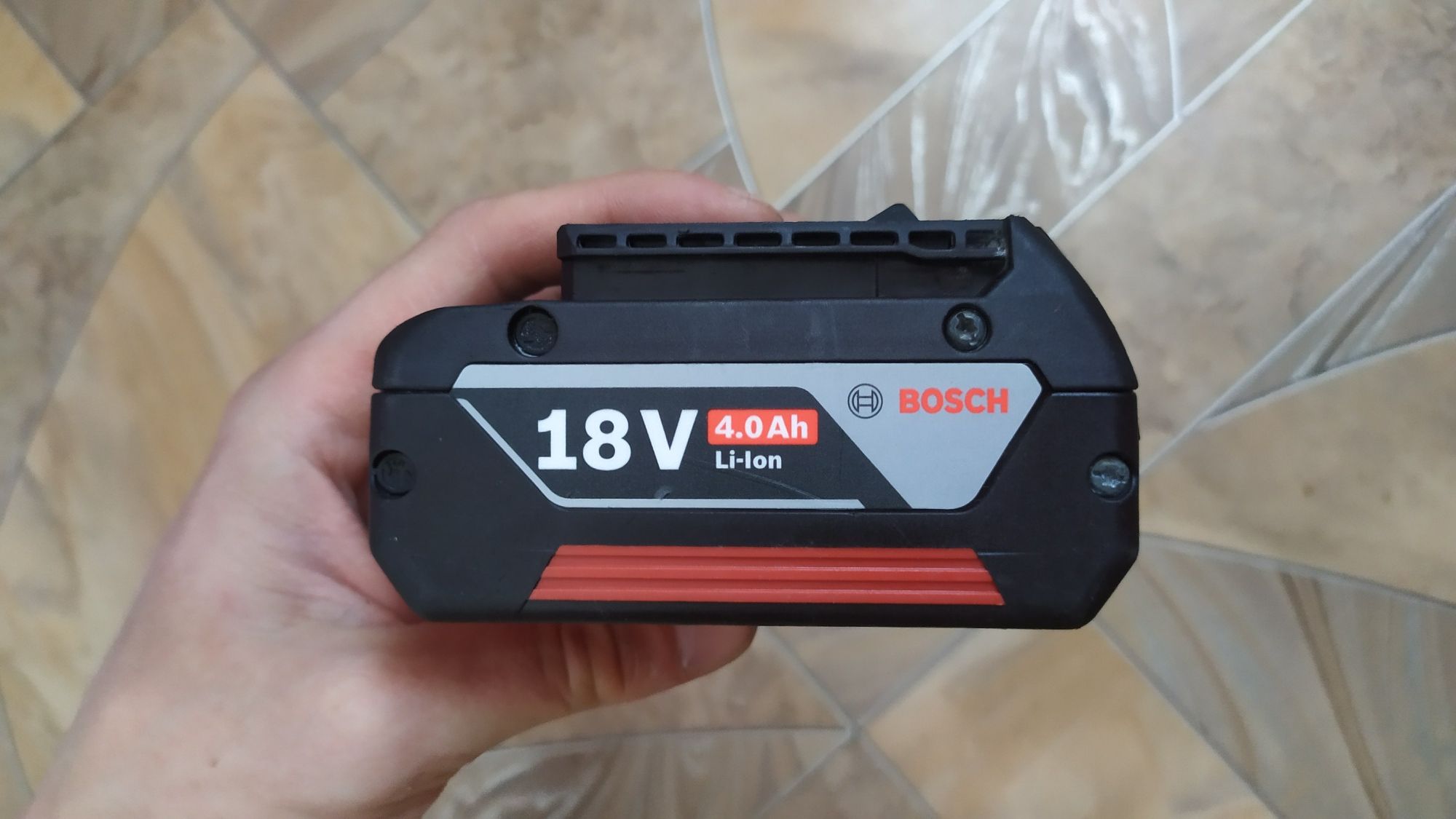 Батарея акумулятор bosch 18v 4,0 Ah.