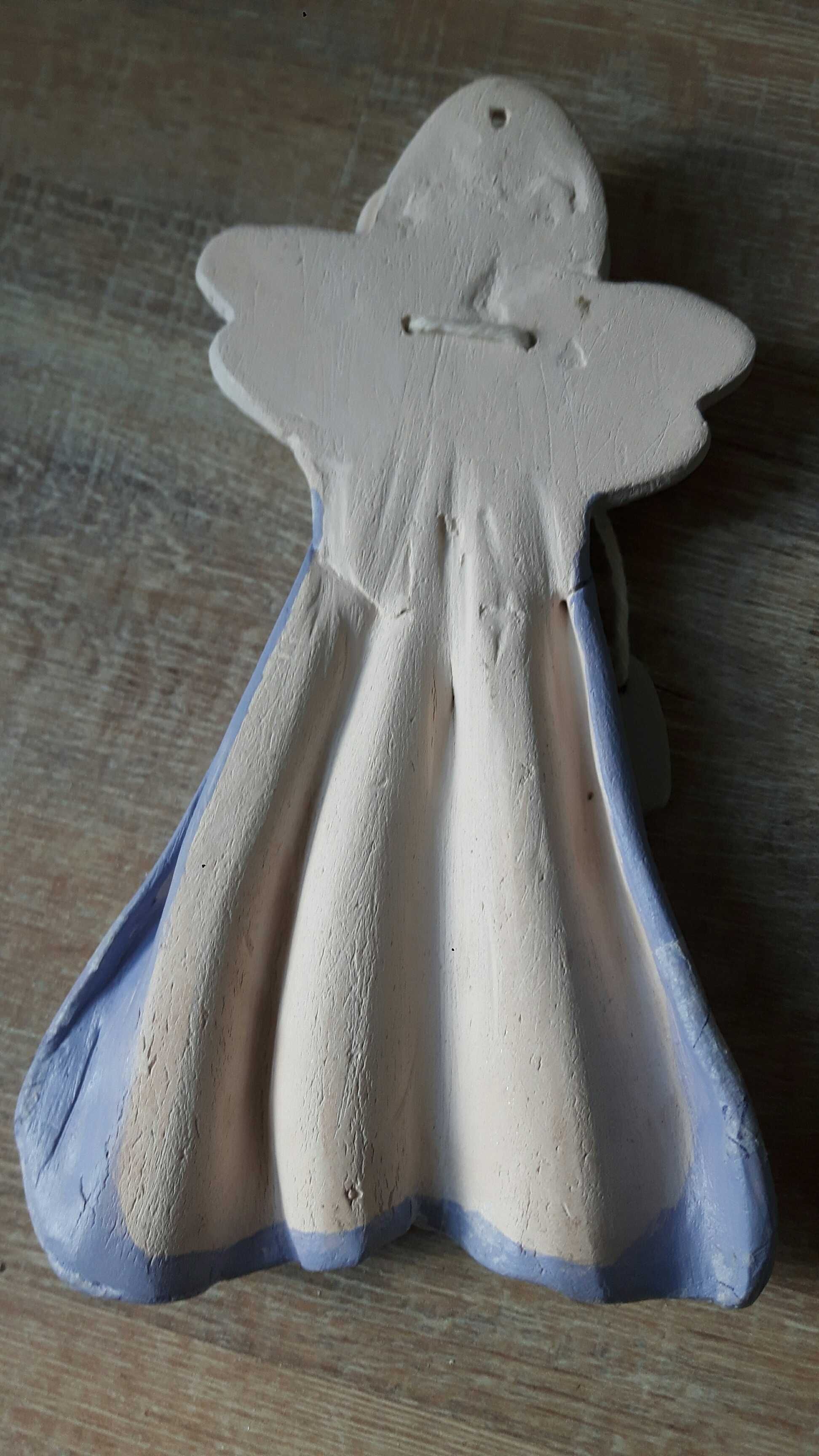 Aniołek ceramiczny ręcznie wykonany.