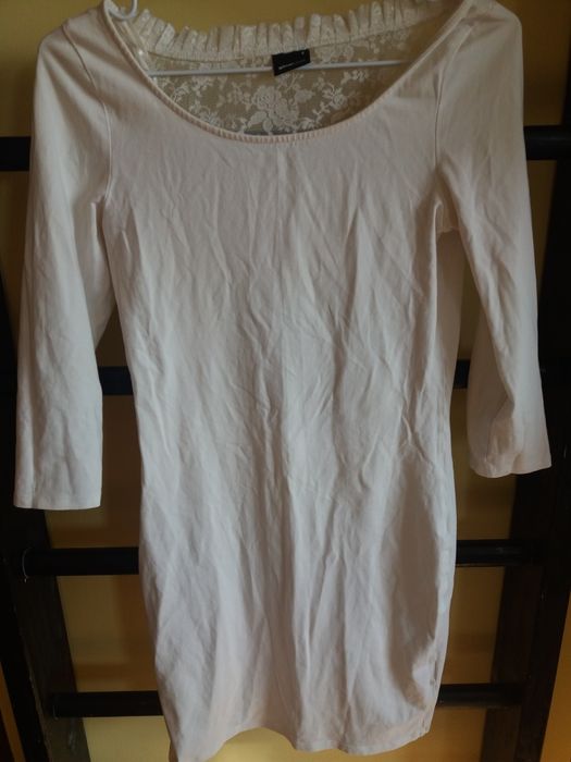 Biała sukienka z koronkami na plecach S