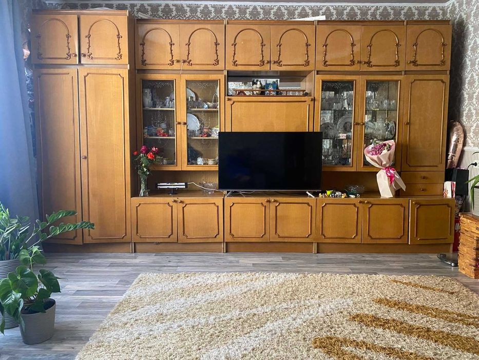 Стінка-шафа у вітальню