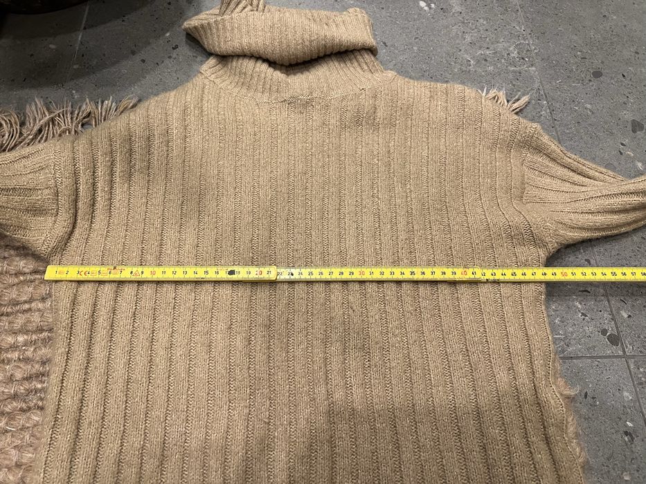 Midi beżowa sweterkowa sukienka z golfem, na jesień-zimę