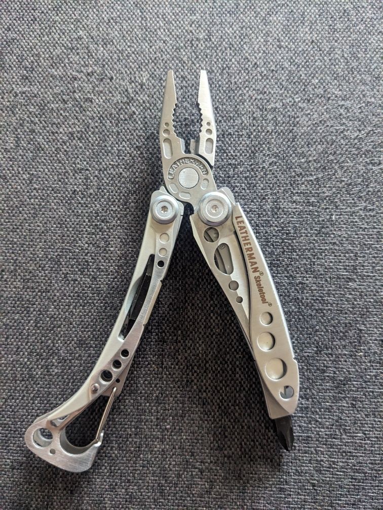 Мультитул Leatherman Skeletool (новий з чохлом)