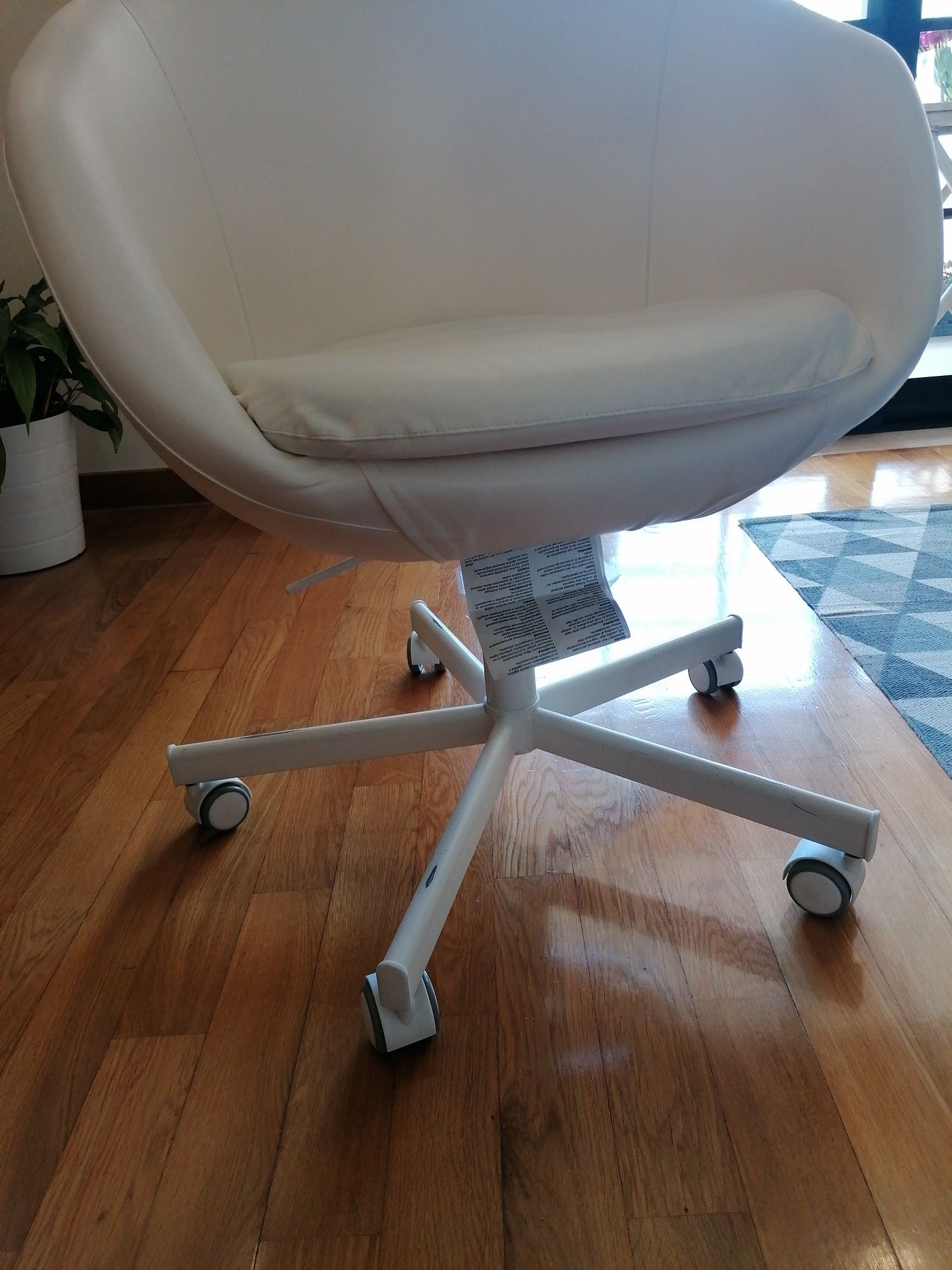 Cadeira p/ escritório ou sala SKRUVSTA IKEA branca