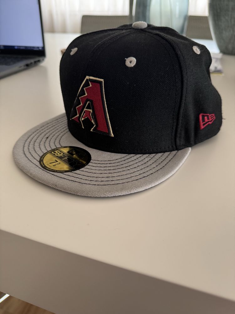 Vendo bonés  NEW ERA 59 FIFTY OFICIAIS (NY + Arizona Diamond backs)