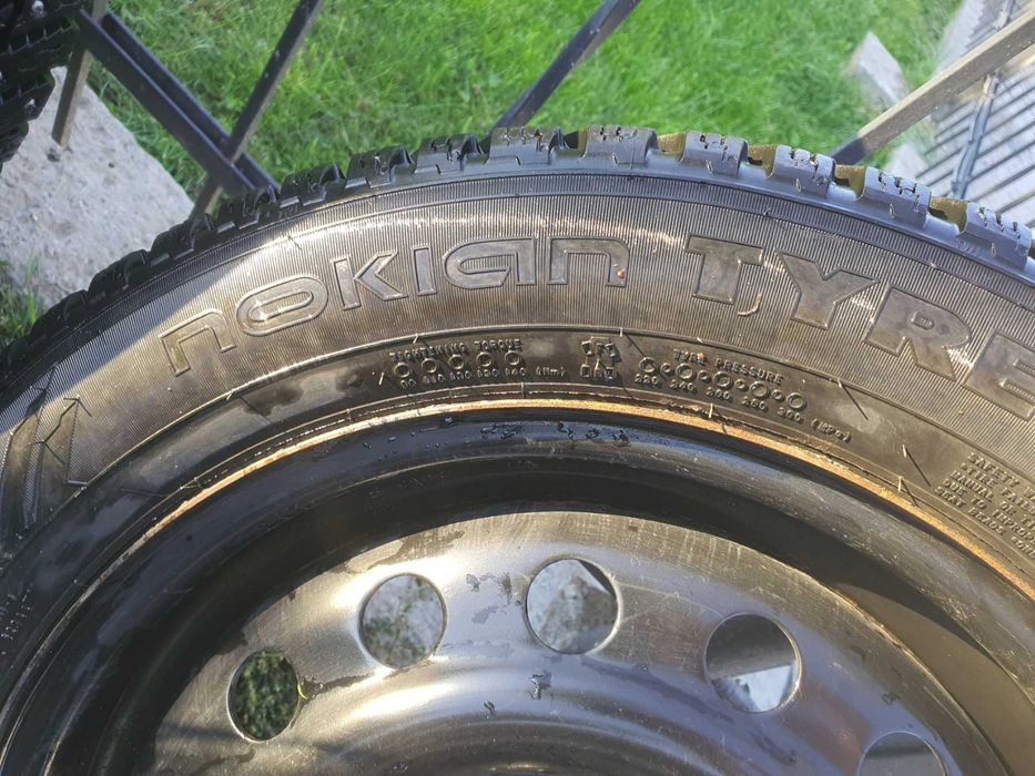 Шини легке б/у  Nokian Nordman8. шиповані на дисках 205/55R16  2шт
