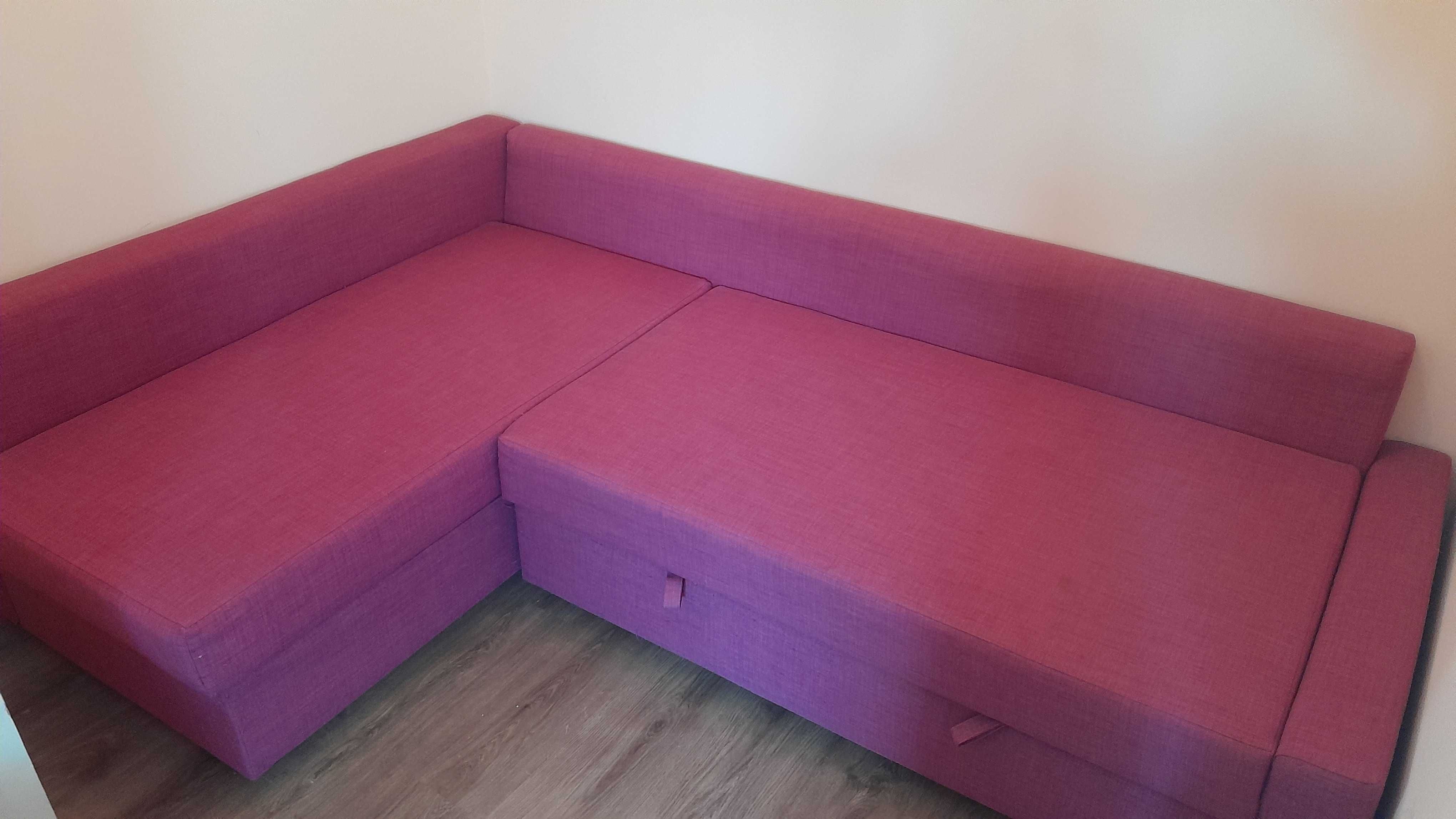 Różowa narożna kanapa IKEA