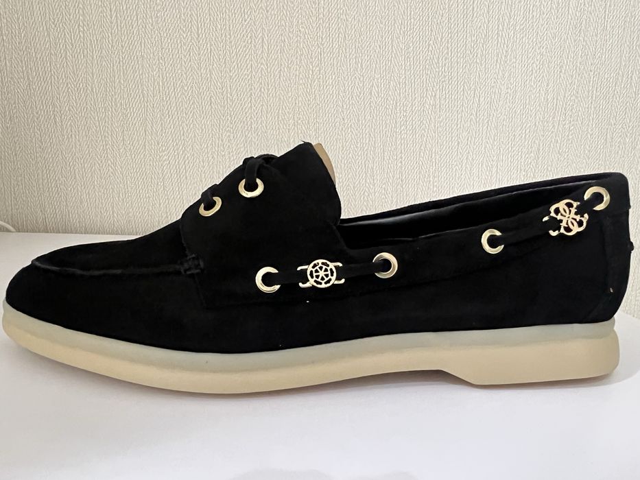 Продам лофери Guess.