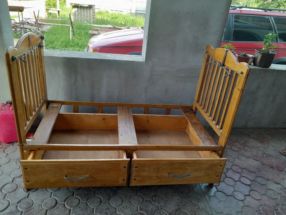 Ліжко дитяче,ліжечко(дубове)
