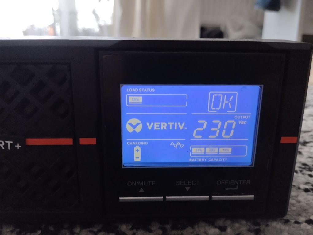 Гібридний UPS ДБЖ / інвертор VERTIV GXTRT-1500IRT2UXL