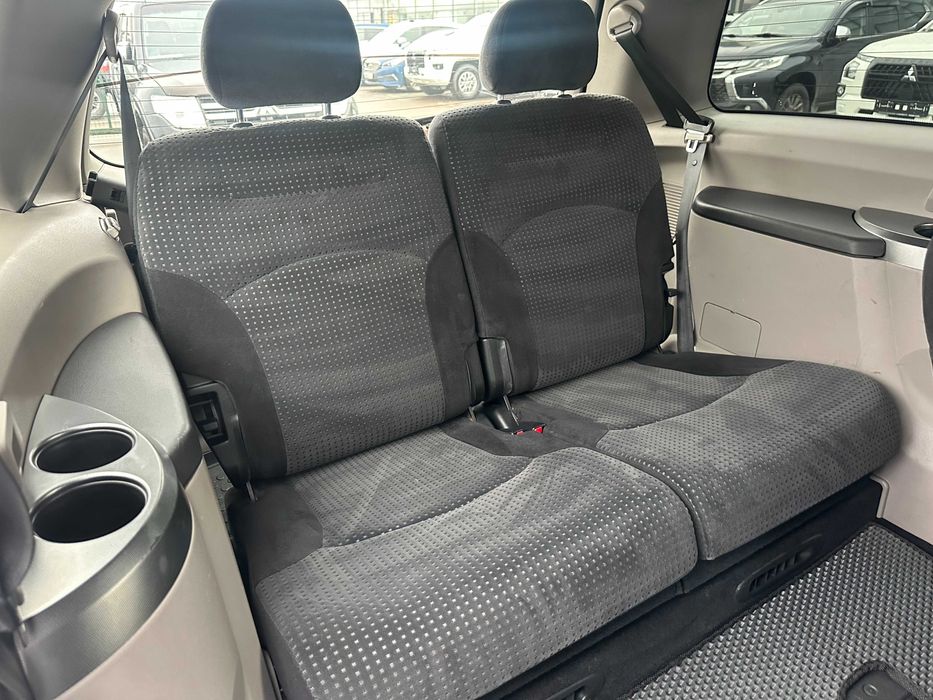 Mitsubishi Grandis 2005