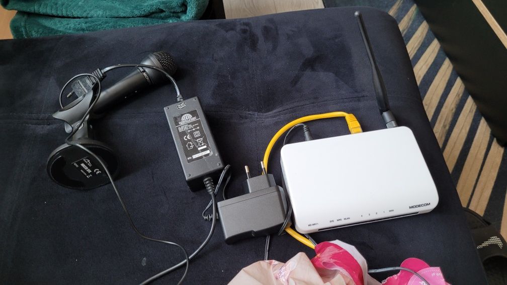 Mikrofon router modecom  mc wr 11 zasilacz Polsatu zegarek budzik